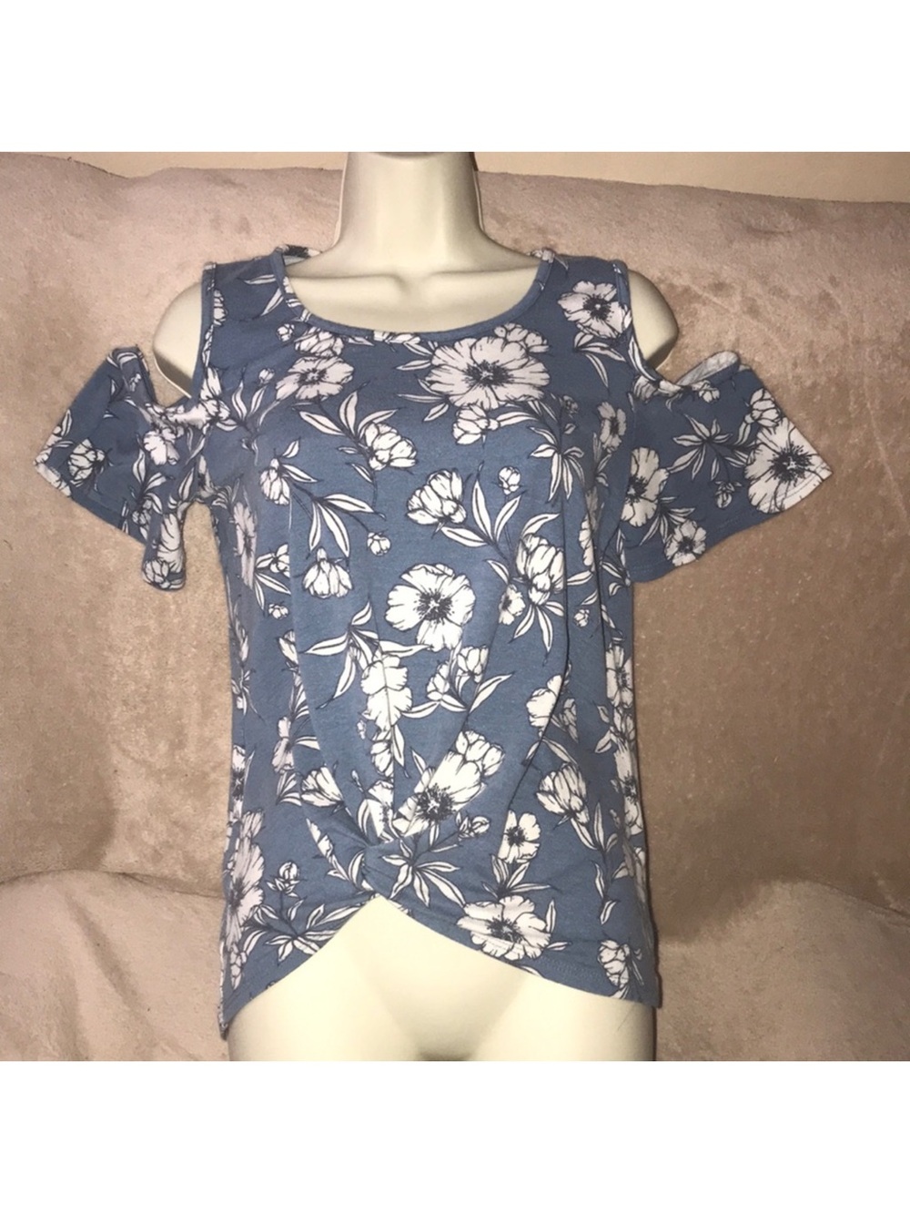 Acting pro small Floral Cold-Shoulder Twist Front Top - Blue and white